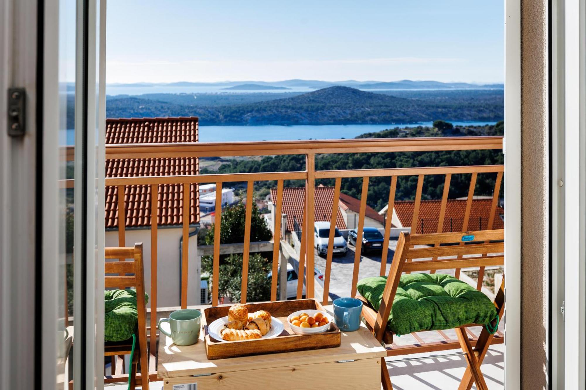 Summer Breeze Apartment - Quiet Place With A Spectacular View And A Garden シベニク エクステリア 写真