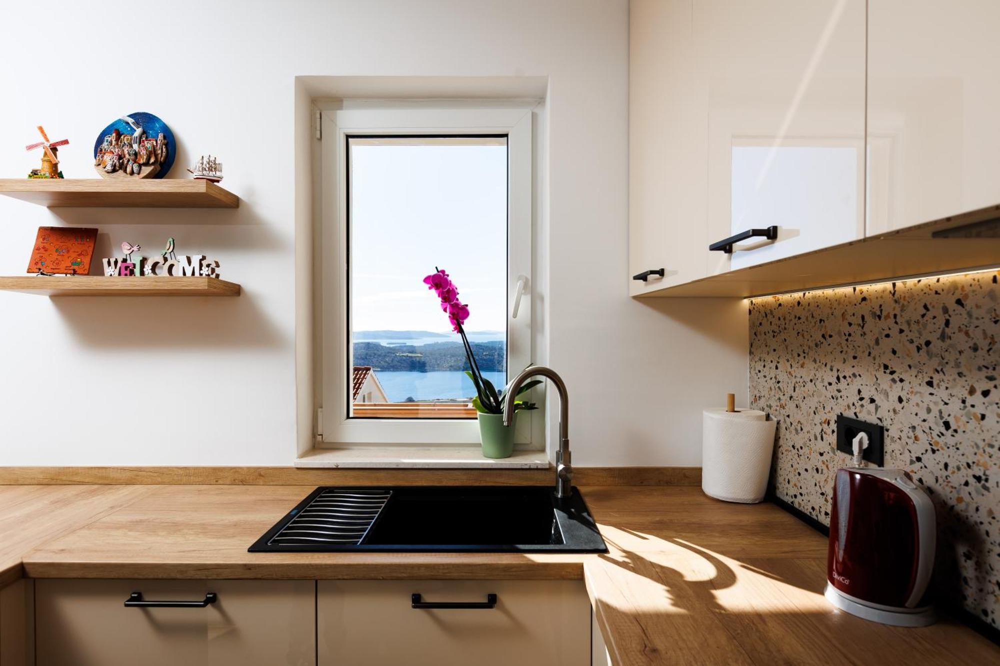 Summer Breeze Apartment - Quiet Place With A Spectacular View And A Garden シベニク エクステリア 写真