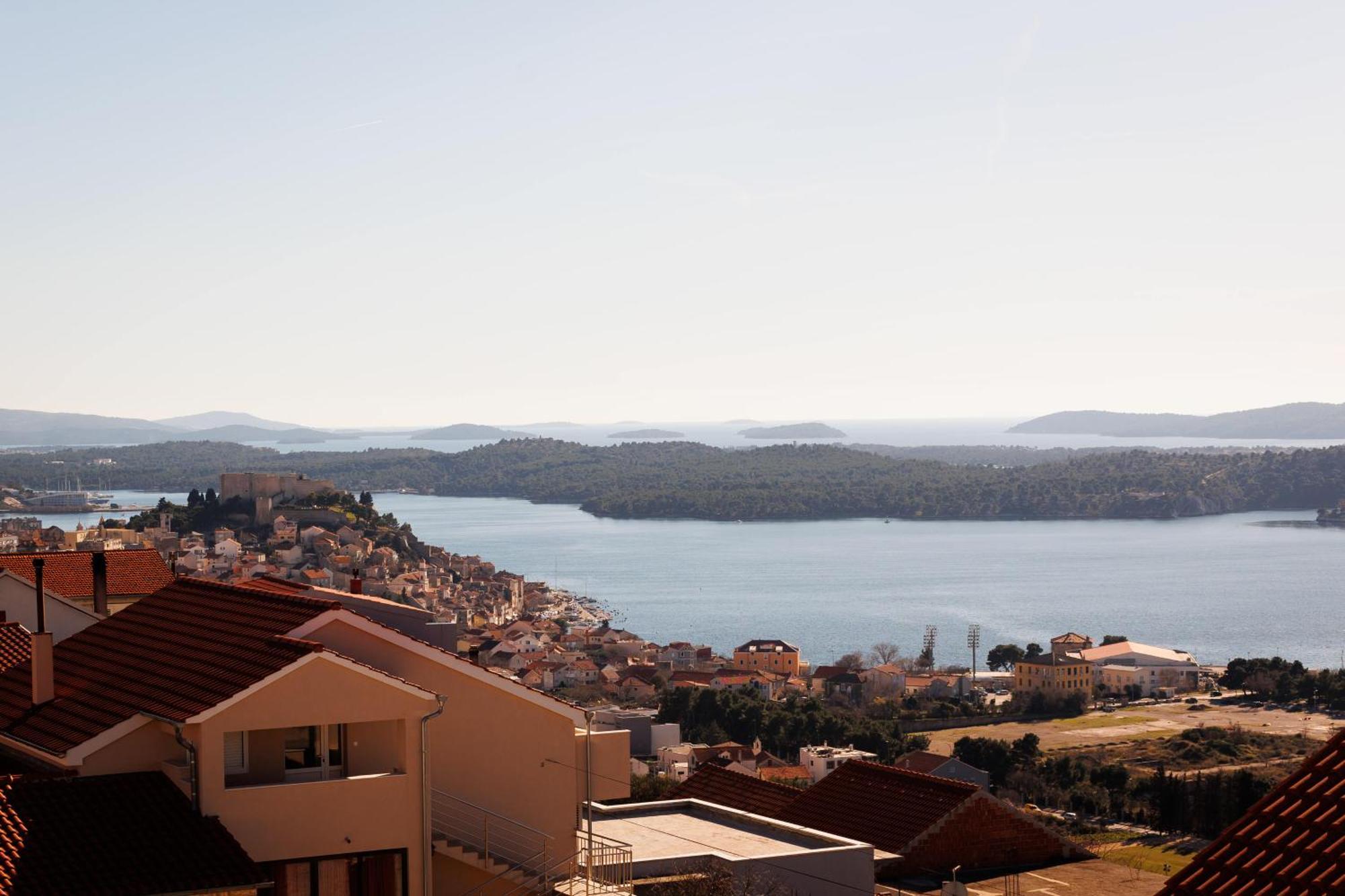 Summer Breeze Apartment - Quiet Place With A Spectacular View And A Garden シベニク エクステリア 写真